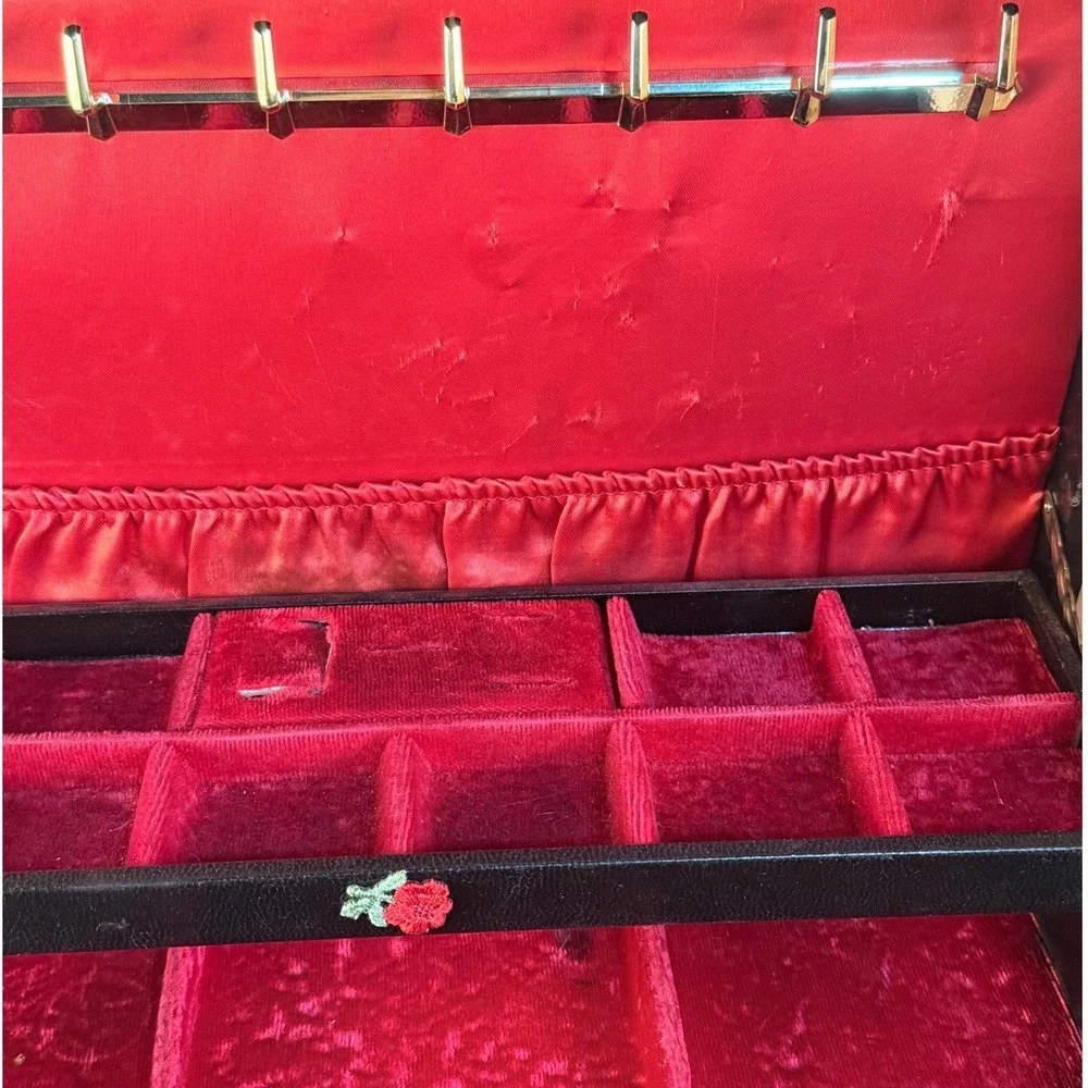 Black and Gold Mele Jewelry Box